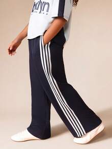 SUMWON Oversized Tween Brooklyn Athletic Division V-Neck T-Shirt And Wide Leg Joggers Co-Ord Set With Side Stripes And Number Print Casual Vacation - Blue - View 4