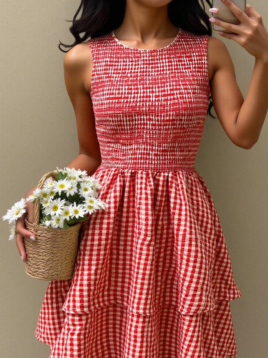 Sparklyn 复古甜美格纹半身裙,百搭实用,适合日常、约会和短途旅行等场合。无袖设计搭配收腰剪裁,凸显肩部和腰部线条。双层A字裙摆,蓬松飘逸,灵动俏皮。面料清爽舒适。短款设计兼顾时尚与得体,适合年轻女性穿着。 - 紅色 - 查看 1