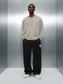 PLAYBOY X SUMWON 长袖网眼圆领短款足球T恤，背面印有大图案，正面印有文字细节 - 淺灰色 - 查看 3