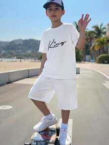 Fantacosmos Set de 2 piezas de camiseta de manga corta con estampado de letras gráficas y pantalones cortos casuales para niños, adecuado para actividades al aire deportes de primavera/verano