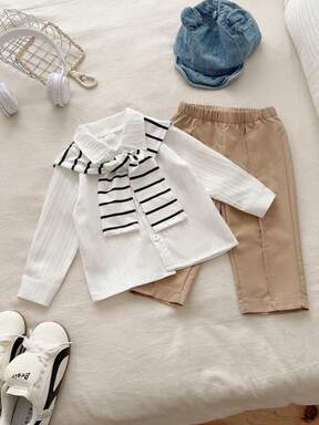 SHEIN Ensemble trois pièces pour bébé garçon, comprenant un châle rayé multifonctionnel confortable pour le printemps et l'automne, une chemise à col châle à manches longues et un pantalon droit. Ce look a un style de gentleman britannique académique. La chemise est simple et élégante. Associée à un châle rayé noir et blanc, elle apporte une touche de mode. Le pantalon kaki est classique et polyvalent. Le tissu est d'épaisseur modérée et convient pour les déplacements, l'école, les loisirs, les vacances, les mariages et d'autres occasions.
