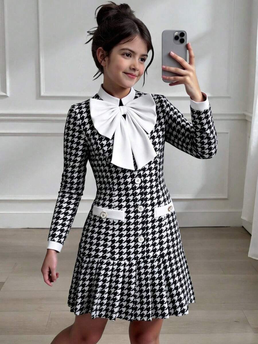 SHEIN 这款优雅百搭的长袖连衣裙专为女孩设计,正面饰有白色蝴蝶结,袖口采用白色滚边细节,整体风格复古优雅,适合复古时尚场合。 - 黑色 - 查看 1
