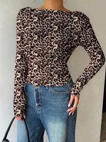 Siren Gaze 休闲简约性感棕色豹纹印花长袖露肩露背女式长袖T恤，适合秋冬派对穿着 - 彩色 - 查看 3