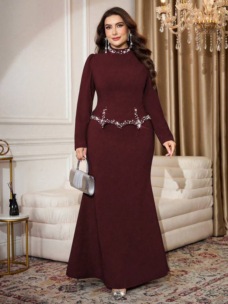 Modelyn Gaun Pesta Elegan Wanita Ukuran Besar dengan Dekorasi Mutiara Imitasi & Berlian Imitasi, Kerah Tegak, Hem Model Duyung, Gaun Ukuran Besar Pas Badan Warna Burgundy untuk Musim Gugur - Burgundy - View 1