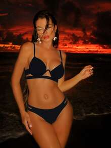 Swim Vcay 1 buah Set Bikini Seksi Leher V Hitam dengan Cup Tetap - Hitam - View 4