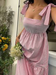 SHEIN Unity Vestido maxi acampanado con espalda abierta y lazada, cuello cuadrado a rayas azules, cintura alta y sin mangas, para primavera/verano y resort - Multicolor - Ver 4