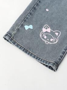 SHEIN Denimly 新款春夏女式宽松浅蓝色牛仔阔腿裤，柔软的牛仔面料如云朵般轻盈，饰有心形刺绣细节，弹性腰带设计穿着舒适，适合校园、街头、约会、户外活动和日常穿着。 - 中等水洗藍 - 查看 8