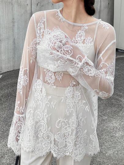 FRIFUL Damblus i enfärgad, lager på lager, skir spets, utsvängda ärmar, lös, avslappnad, mångsidig, vår