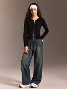 少女休闲高弹柔软罗纹拉链长袖修身外套，适合学生日常穿着，可搭配牛仔裤、运动裤和T恤。