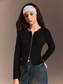 少女休闲高弹柔软罗纹拉链长袖修身外套，适合学生日常穿着，可搭配牛仔裤、运动裤和T恤。