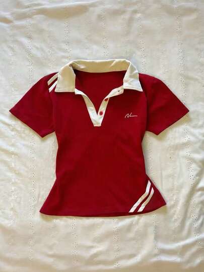 Glimmora Dam T-shirt med bokstavstryck och kontrastfärgad polokrage, kortärmad och avslappnad passform