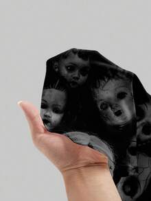 ROMWE Grunge Punk Robe nuisette mini sexy avec imprimé poupée d'horreur sombre pour femmes - Noir - Voir 5