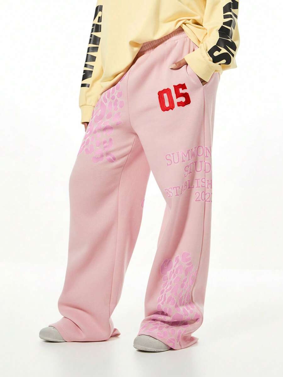 SUMWON WOMEN 女士超大动物纹印花运动裤，带文字图案和弹性腰带，休闲宽松版型运动裤 - 淺粉色 - 查看 1
