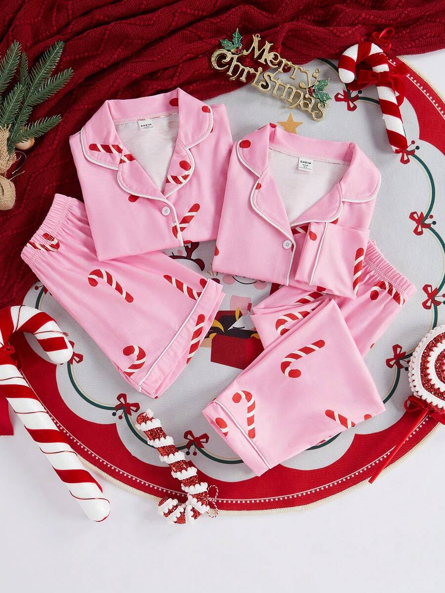 Set di abbigliamento natalizio con stampa di bastoncini di zucchero - Set da 4 pezzi con camicia a maniche lunghe e corte con bottoni e pantaloncini con colletto arricciato con motivo a bastoncini di zucchero, comodo abbigliamento natalizio. - Rosa - Visualizzare 1
