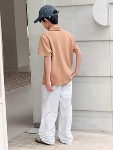 SHEIN 儿童/青少年男童休闲舒适翻领半拉链宽松短袖针织Polo衫，适合上学、花园、海滩、生日、春季、夏季、秋季、冬季穿着。 - 卡其色 - 查看 2