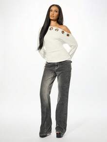 SUMWON Áo kiểu tay dài trễ vai cỡ lớn với chi tiết khoen kim loại và dây buộc tay áo, thích hợp cho phong cách mùa đông thường ngày. - trắng - Xem 5