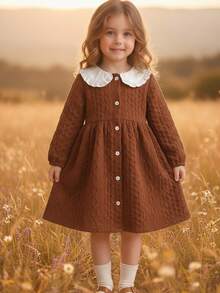 Blossori Elegancka sukienka dziewczęca z długim rękawem i kontrastowym kołnierzykiem zapinana na guziki z przodu - Brązowy - Zobacz 6
