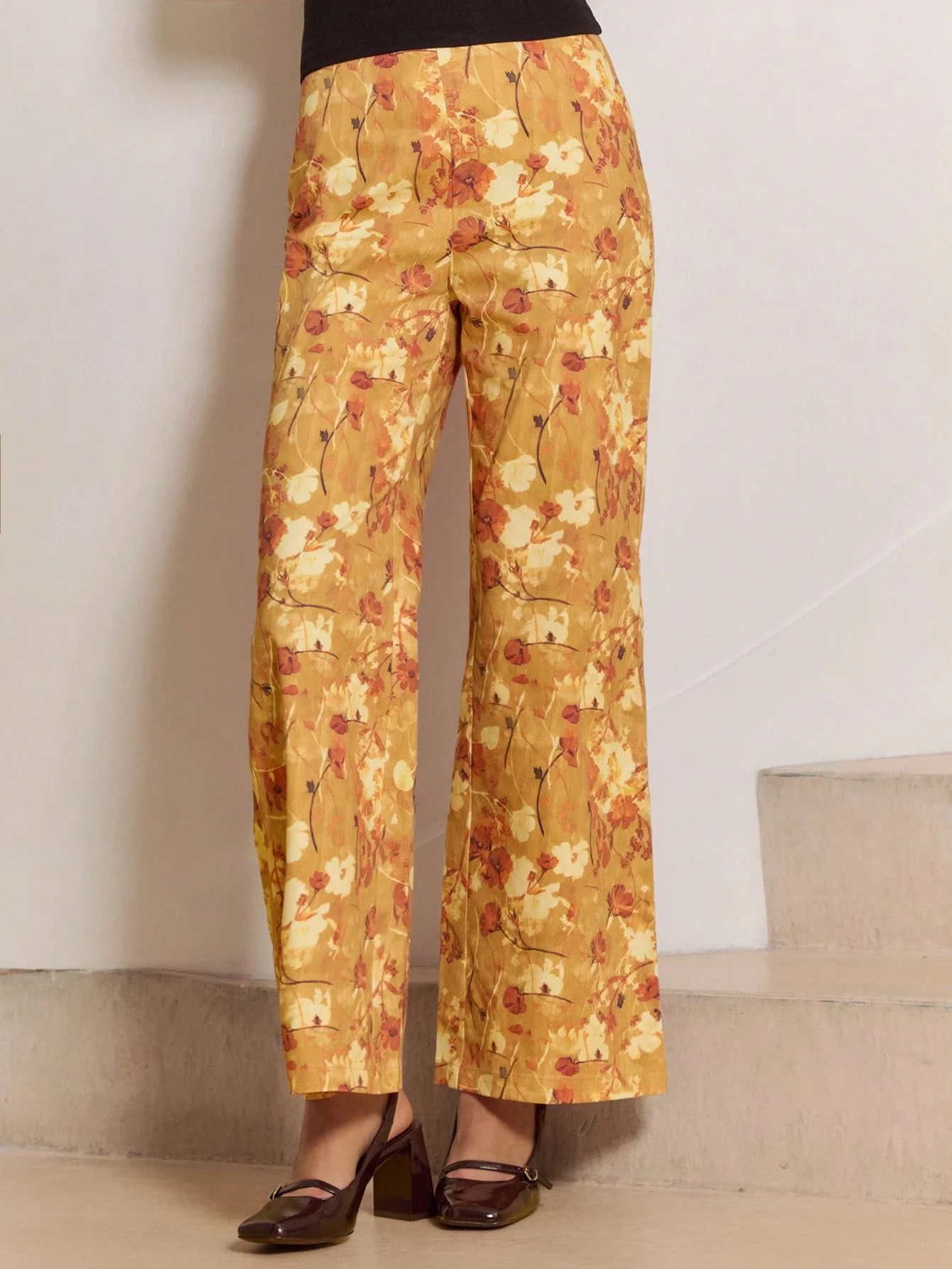 Pantaloni a vita alta a gamba ampia con stampa floreale marrone, stile vintage