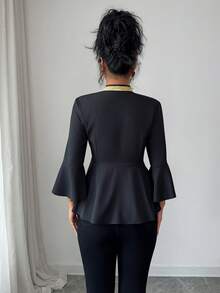 SHEIN Elenzya Áo kiểu nữ cổ chữ V thêu vàng, tay lỡ 3/4 dáng chuông, viền bèo nhún, kiểu dáng thanh lịch, đa năng cho mùa xuân/hè. - màu đen - Xem 2
