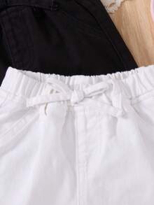 2 Stück Baby Mädchen Lässig Schwarz & Weiß Jeans Shorts Set, Frühling, Sommer, Lässig und modisch, Urlaub, Streetwear, 2000er Jahre Stil, bequemer und weicher Jeans, Urlaub, Urlaubsshorts - Verschiedenfarbig - Übersicht 5