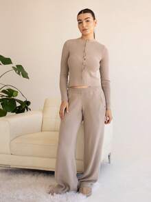 Andrea Bello Conjunto de cárdigan de manga larga con botones, pantalones de punto elásticos relajados y punto acanalado. Elegante, sexy y de estilo callejero para otoño y salidas nocturnas. - Gris - Ver 1