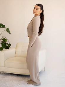 Andrea Bello Conjunto de cárdigan de manga larga con botones, pantalones de punto elásticos relajados y punto acanalado. Elegante, sexy y de estilo callejero para otoño y salidas nocturnas. - Gris - Ver 5