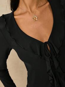 Poéselle Áo kiểu nữ màu trơn, viền bèo nhún, thắt nơ phía trước, tay áo xòe, kiểu dáng thời trang. - màu đen - Xem 4