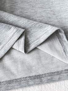 SHEIN 少女风【甜美休闲风！浅灰色3D蝴蝶结休闲两件套】春夏必备慵懒风单品来啦！低饱和度的浅灰色调带来柔和的滤镜效果，短款短袖上衣巧妙勾勒腰线，宽松直筒裤则在修饰身材的同时，巧妙拉长腿部线条。黑色3D蝴蝶结点缀更添甜美休闲气息。 - 灰色 - 查看 5