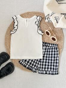 SHEIN Playful Pals 两件套女婴圆领无袖背心，印有英文字母，搭配格子短裤，休闲可爱复古套装，适合夏季日常外出或旅行。 - 黑與白 - 查看 2