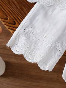 两件套女婴白色套装，无袖上衣搭配阔腿裤，饰以精致镂空刺绣，清新优雅，适合女婴日常穿着，可爱时尚，舒适简约，是理想的夏季套装。 - 白色 - 查看 7