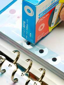 250张装打孔保护标签，自粘圆形加固贴纸，适用于活页纸、学校和办公用品，修复撕裂的活页夹孔，耐用装订和整理必备品 - 白色 - 查看 3