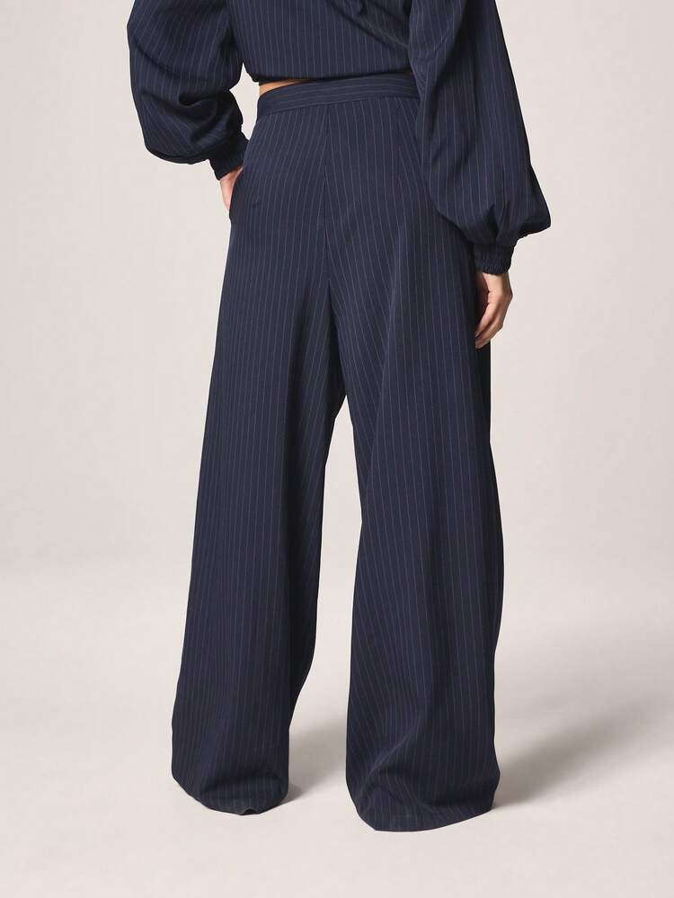 MISSGUIDED Women Pinstripe High Rise Wide Leg Dress Pants With Pleated Details And Side Pockets For Office Professional Work Winter Spring