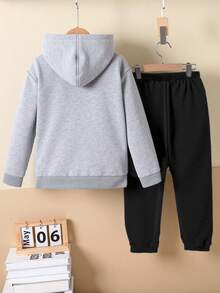 SHEIN 2 件套返校男孩休闲时尚创意透气简约兄弟字母图案印花连帽运动衫和运动裤套装，个性化上衣秋季服装 - 彩色 - 查看 2