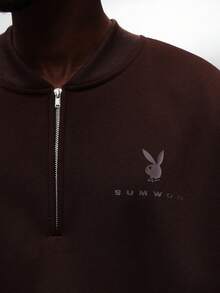 PLAYBOY X SUMWON Áo nỉ tay dài dáng crop top Essentials cổ kéo khóa nửa thân, in logo phía sau, kiểu dáng thường ngày. - màu nâu - Xem 4