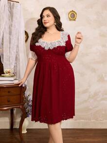 Côtesoire Camisón corto de manga corta con parches de encaje jacquard y corte evasé para tallas grandes - Rojo violeta - Ver 3