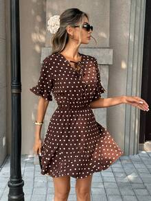 Pariaura 女士优雅法式V领短袖系腰荷叶边下摆波点短裙，春夏款 - 棕色 - 查看 5