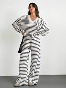 SHEIN Tall 女士两件套宽松条纹V领落肩长袖T恤和松紧腰条纹裤，夏季毛衣套装，春夏/夏季 - 黑與白 - 查看 1