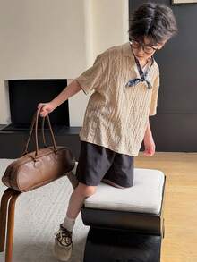 SHEIN 两件套男童舒适休闲韩版纹理面料 Polo 衫（带领拉链）和短裤套装，适合外出、街拍、派对、城市漫步 - 卡其色 - 查看 3