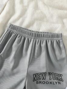 SHEIN Genkimix Kids 两件套男童运动休闲圆领短袖数字印花T恤和印花运动短裤套装，饰有缎带，适合春夏日常穿着、运动、户外活动、上学、聚会、度假等场合。 - 灰色 - 查看 4