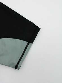 Manfinity Swimmode Men's Contrast Color Short Sleeve Jumpsuit Swimwear For Beach Vacation