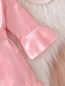 Vestaglia da neonata, in tessuto di seta di colore unito con bordo arricciato, con laccio di colore unito morbido - Rosa - Visualizzare 5