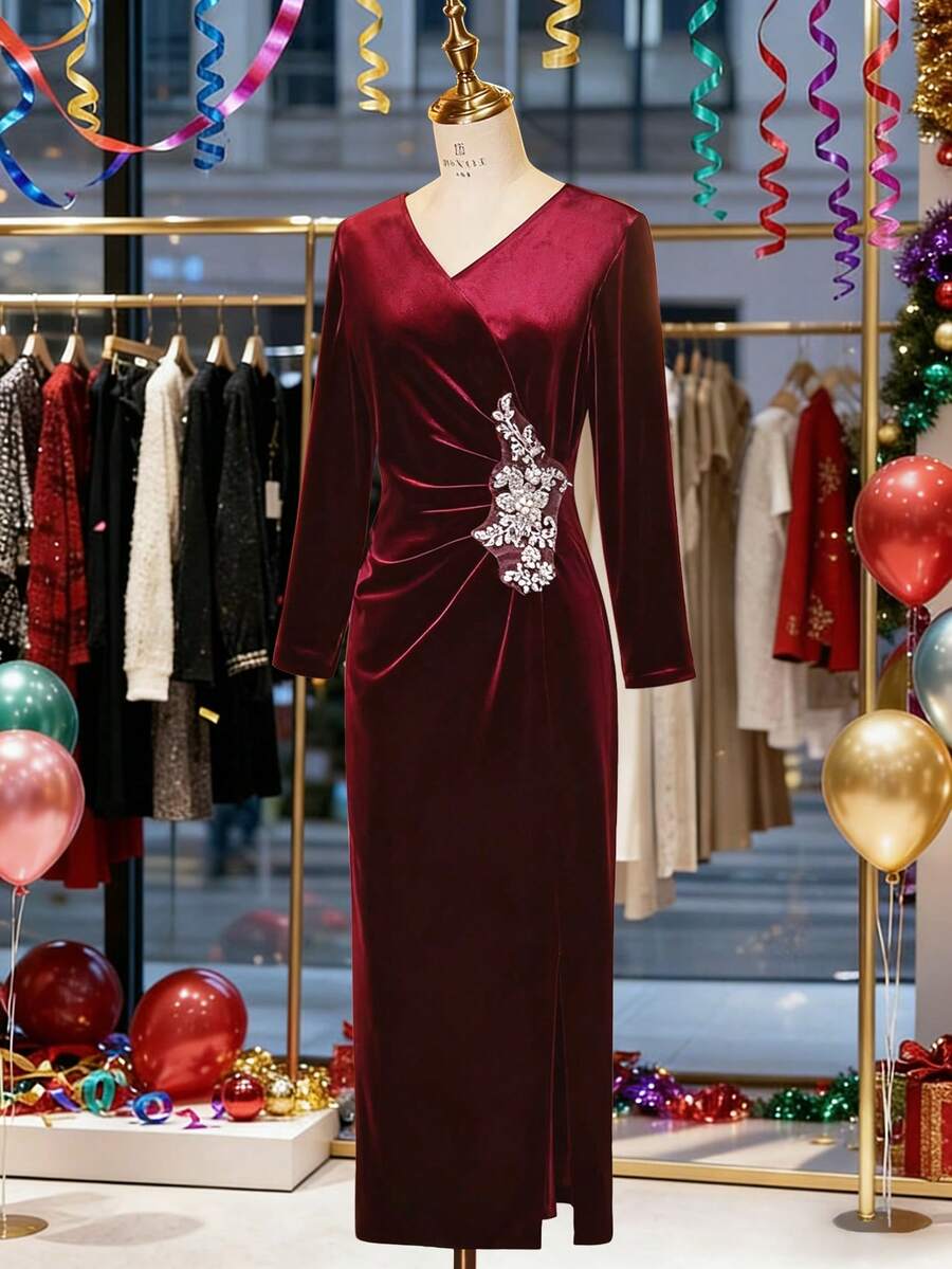 Franclia Váy nữ cổ chữ V nhún eo, váy xẻ tà thêu đá, váy ôm trang trọng cổ điển - Màu Đỏ Sâu - Xem 1