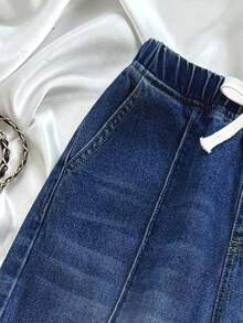 SHEIN Jeans casuales de uso diario para niñas preadolescentes con bolsillos en diagonal y cintura con cordón - Azul lavado oscuro - Ver 5