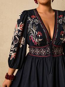 Travachic Váy ngắn cổ chữ V in họa tiết hoa Bohemian cỡ lớn, thắt nơ phía trước, tay dài, phong cách ngày lễ thường ngày, mùa thu - màu đen - Xem 3