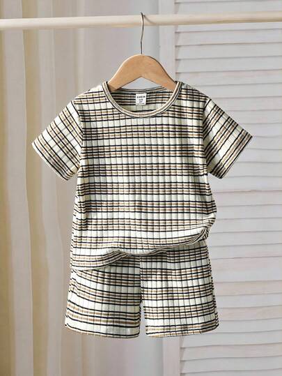 SHEIN 2pcs/Set Young Boy's Summer Striped Short Sleeve T-Shirt And Shorts Set, Designed For Active Little Boys, Made Of Premium Quality Ribbed Striped Fabric