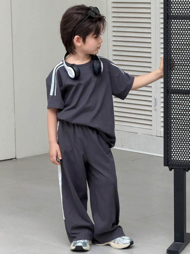 2pcs Young Boys' Colorblock Print Round Neck Short Sleeve T-Shirt And Pants Set Spring