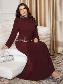 Modelyn Gaun Pesta Elegan Wanita Ukuran Besar dengan Dekorasi Mutiara Imitasi & Berlian Imitasi, Kerah Tegak, Hem Model Duyung, Gaun Ukuran Besar Pas Badan Warna Burgundy untuk Musim Gugur - Burgundy - View 3