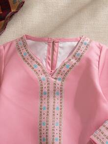 SHEIN 2026春夏新款女童宽松休闲简约长袖复古图案长连衣裙，适合居家、聚会及多种场合穿着。 - 粉色 - 查看 8