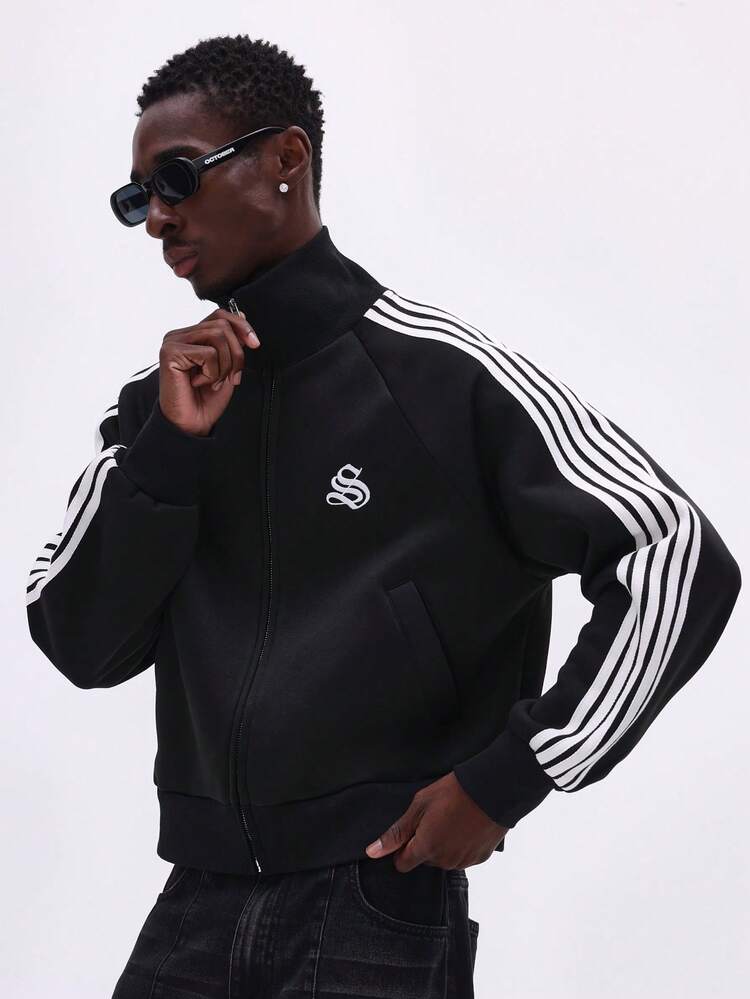 대조적인 줄무늬가 있는 트랙 재킷