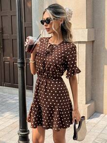 Pariaura 女士优雅法式V领短袖系腰荷叶边下摆波点短裙，春夏款 - 棕色 - 查看 1